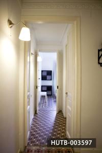TV a/nebo společenská místnost v ubytování Big Apartment Barcelona Gran via