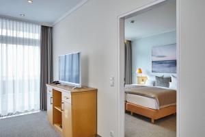 Un pat sau paturi într-o cameră la Hotel Strandidyll