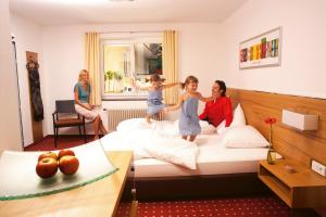 Postel nebo postele na pokoji v ubytování Hotel.Pension.Golingen