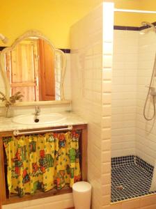 a bathroom with a sink and a toilet and a mirror at Apartamento La Costa in Peralada