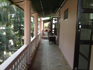 Balkon atau teras di Sauraha Resort