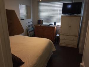 Ein Bett oder Betten in einem Zimmer der Unterkunft Catalina Island Seacrest Inn