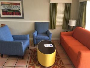 a living room with a couch and two chairs at Silver Seas Beach Resort in Fort Lauderdale