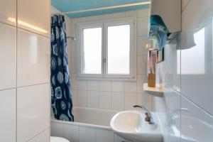 Koupelna v ubytování Lake Lodge Hostel