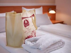 Voodi või voodid majutusasutuse Kurhotel Pyramide Bad Windsheim toas