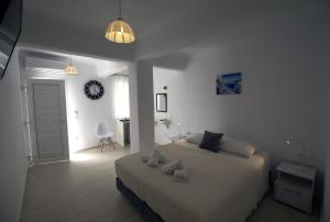 Postel nebo postele na pokoji v ubytování Amarain Mykonos