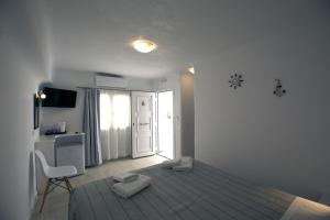 A bed or beds in a room at Amarain Mykonos