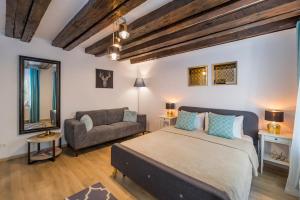 a bedroom with a bed and a couch at Uptown Studio Brasov in Braşov