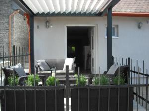 A seating area at Levendula Nyaraló