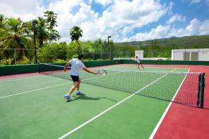 Fasilitas tenis dan/atau squash di Sublime Samana