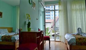 Postel nebo postele na pokoji v ubytování Boutique Hotel Eco-House Tbilisi + 37 fotografií