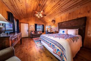 Foto da galeria de Desert Rose Resort & Cabins em Lake Bluff