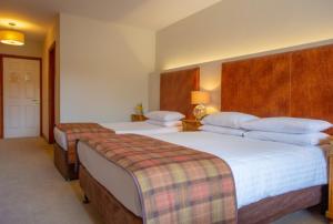Voodi või voodid majutusasutuse Lydons Lodge Hotel toas