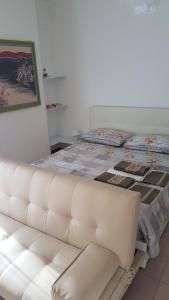 a white couch in a room with a bed at Casa Nadia in Perugia