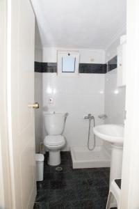 A bathroom at Meandros