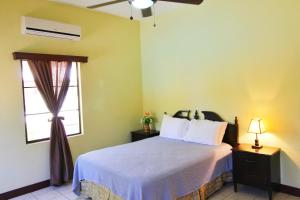 Säng eller sängar i ett rum på Casa Dror Gran Pacifica Resort