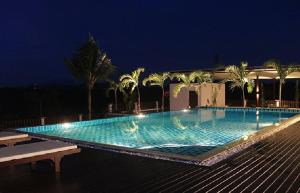 Bazén v ubytování Leelawadee Garden Resort nebo v jeho okolí