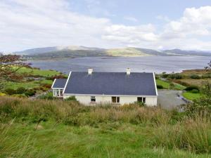 Gallery image of Lough Currane Cottage in Waterville