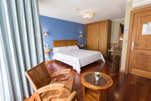 Postel nebo postele na pokoji v ubytování Hotel El Sella