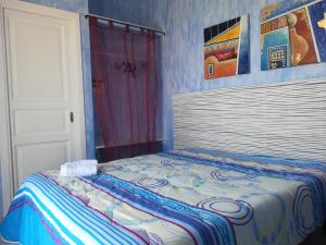 A bed or beds in a room at Villetta Degli Oleandri