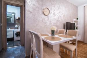 Kuchyň nebo kuchyňský kout v ubytování Luxury Apartment Sweet Dreams