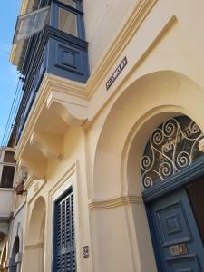 a building with a blue door and a balcony at Joy Apartments Gzira in Il-Gżira