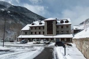 Afbeelding uit fotogalerij van Complejo Turístico Bielsa Hotel y camping in Bielsa +46 foto's