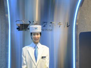 Členové personálu v ubytování Henn na Hotel Tokyo Hamamatsucho