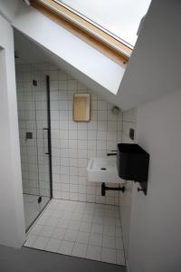 Koupelna v ubytování Canopée guesthouse + 37 fotografií