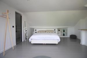 Postel nebo postele na pokoji v ubytování Canopée guesthouse
