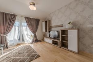 TV a/nebo společenská místnost v ubytování Four bedroom holiday home Horizon