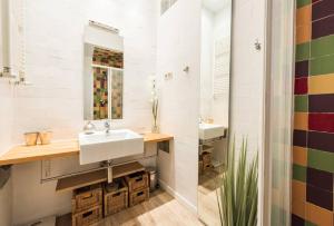Koupelna v ubytování STYLISH LOFT AT CHUECA´S HEART + 57 fotografií