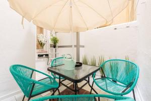 Posezení v ubytování STYLISH LOFT AT CHUECA´S HEART