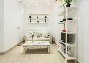 Posezení v ubytování STYLISH LOFT AT CHUECA´S HEART