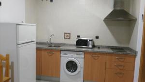 A kitchen or kitchenette at Hotel Albanta