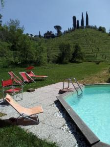 Der Swimmingpool an oder in der Nähe von Agriturismo Macea