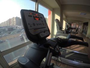Fitness centrum a/nebo fitness zařízení v ubytování Rehana Plaza Hotel