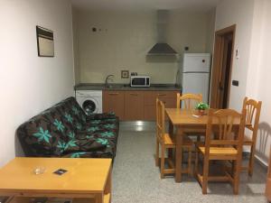 A kitchen or kitchenette at Hotel Albanta