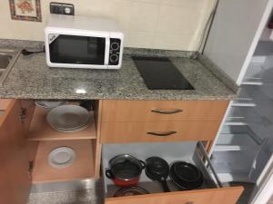 A kitchen or kitchenette at Hotel Albanta