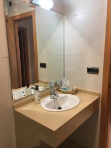A bathroom at Hotel Albanta