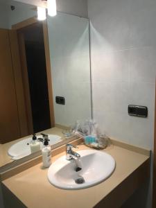 A bathroom at Hotel Albanta