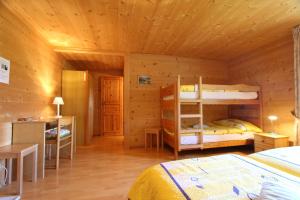 Katil dua tingkat atau katil-katil dua tingkat dalam bilik di B&B Le Berceau