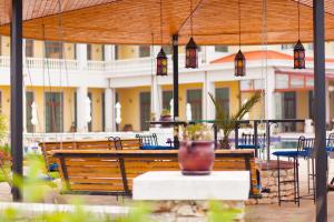 a patio with a table and chairs and a building at Complex Villas Kaliakra & Gradina in Bŭlgarevo