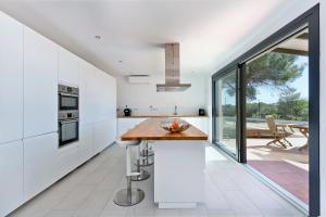 Køkken eller tekøkken på Villa Costa Barcelona