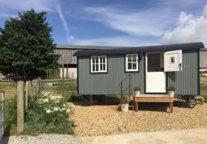 Gallery image of Weatherhead Farm Shepherds Hut in Buckingham