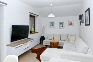 A television and/or entertainment centre at Apartmán Chopok Juh Nadia
