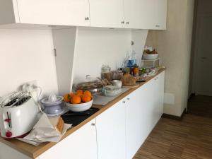Кухня или мини-кухня в B&B Mare di Fuori
