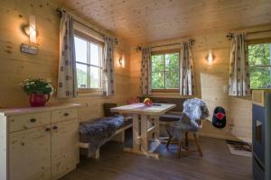 A seating area at Chalet Auszeit