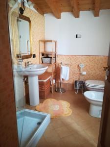 a bathroom with a sink and a toilet at Bed & Breakfast Castello in Padenghe sul Garda