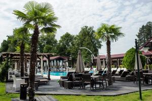 Bazén v ubytování Hotel Snagov Club nebo v jeho okolí